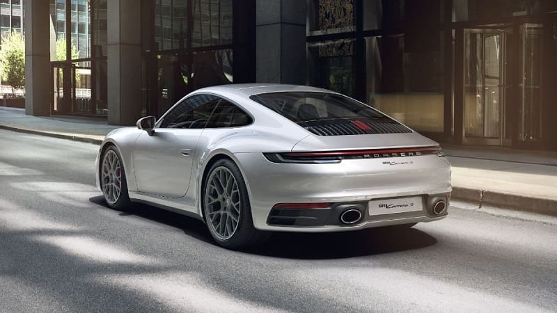 Porsche-911-noi-bat-voi-nhung-duong-cong-hai-hoa.jpg