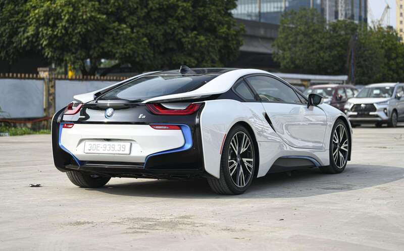 bmw-i8-la-mau-xe-hybrid-tien-tien.jpg