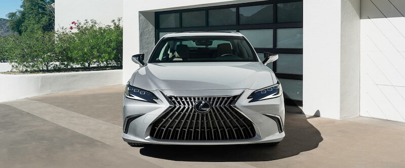 lexus-es-250-la-dong-xe-van-hanh-em-ai-khoang-than-xe-rong-rai-dap-ung-da-dang-nhu-cau-cua-chu-xe.jpg