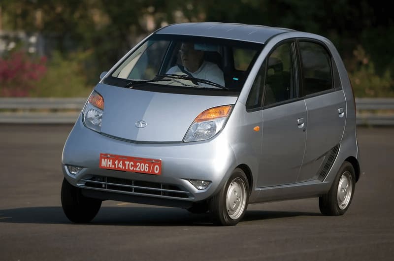 tata-nano-cua-an-do-duoc-menh-danh-la-xe-o-to-re-nhat-the-gioi.jpg